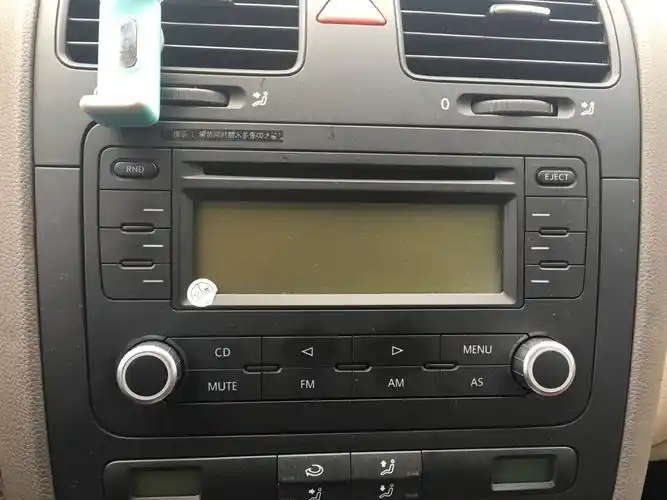 10年的老款速腾,现在这个收音机不好用了,哪位大哥有替不用的给我一个