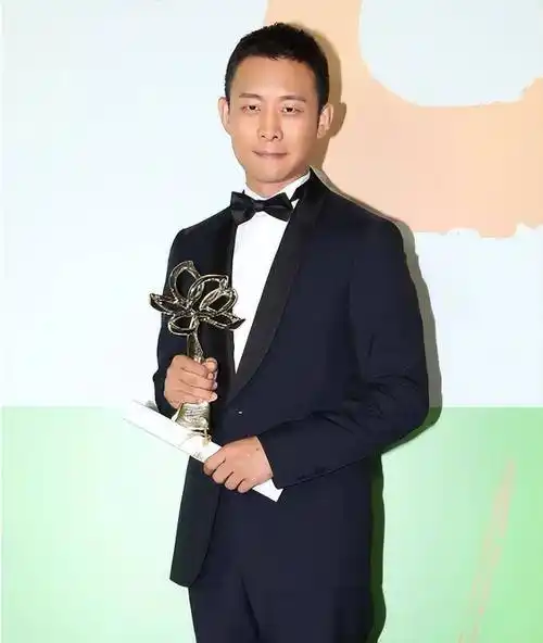 原创带着儿子二婚嫁影帝张译如今18年过去才知道她嫁的有多值