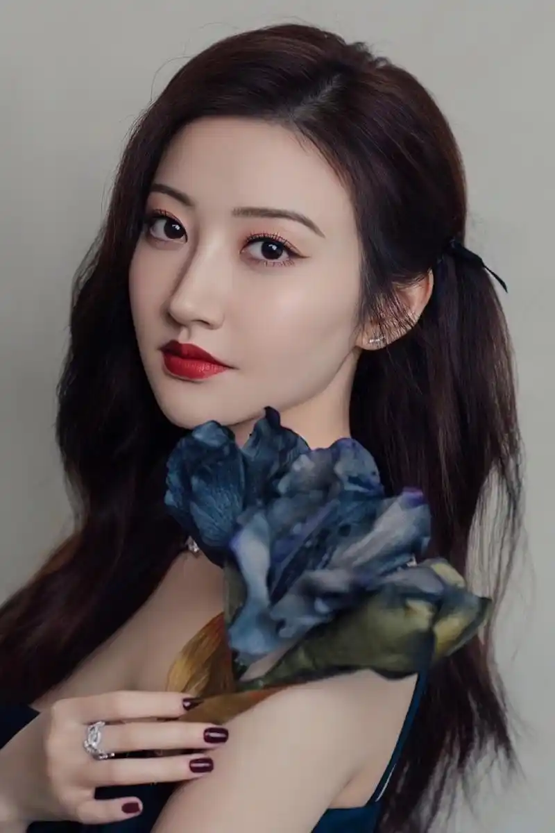 35岁西安美人景甜的人生很精彩, 路征是金主,张继科只是过客.