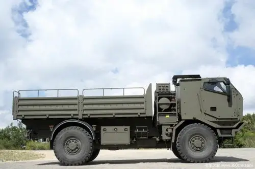四驱装甲猛兽太拖拉展出新型军用卡车图片列表
