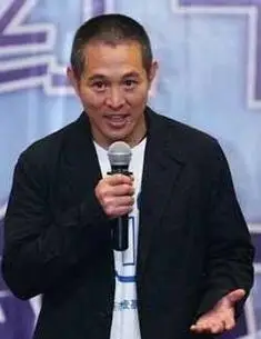 李连杰对利智说:咱俩的闺女们长得都挺奇特的,既不像你也不像我