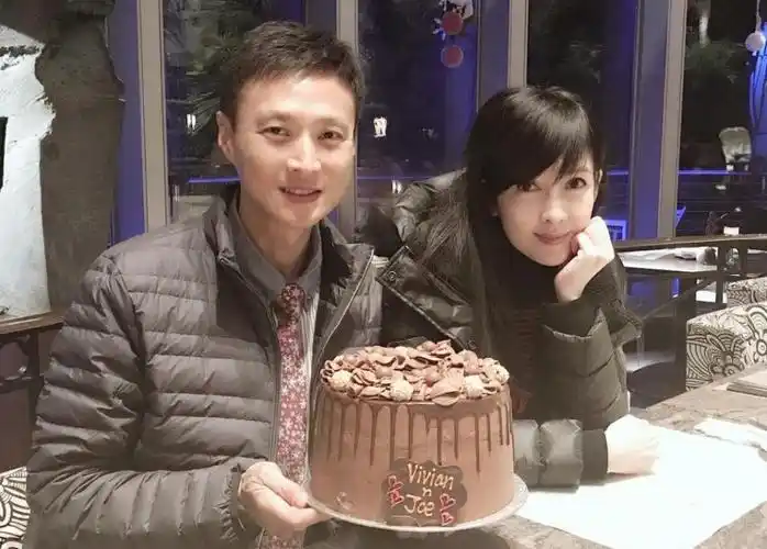 周慧敏罕谈夫妻相处,赞倪震尊重婚姻承诺:结了婚就不可以离婚