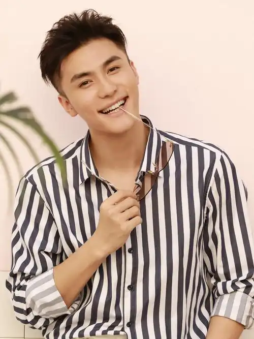 新生代演员陈昊与众艺术家同台演绎中国力量