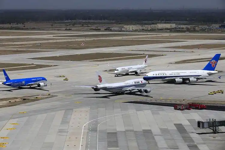 2019年5月13日,4架大型客机依次在北京大兴国际机场跑道上平稳降落