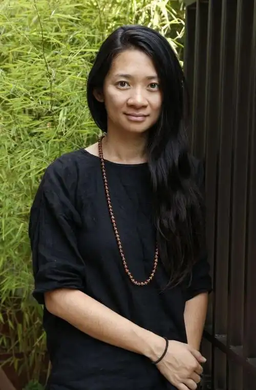 宋丹丹继女赵婷穿着真朴素,一袭黑衣像路人,丝毫看不出是大导演|休闲