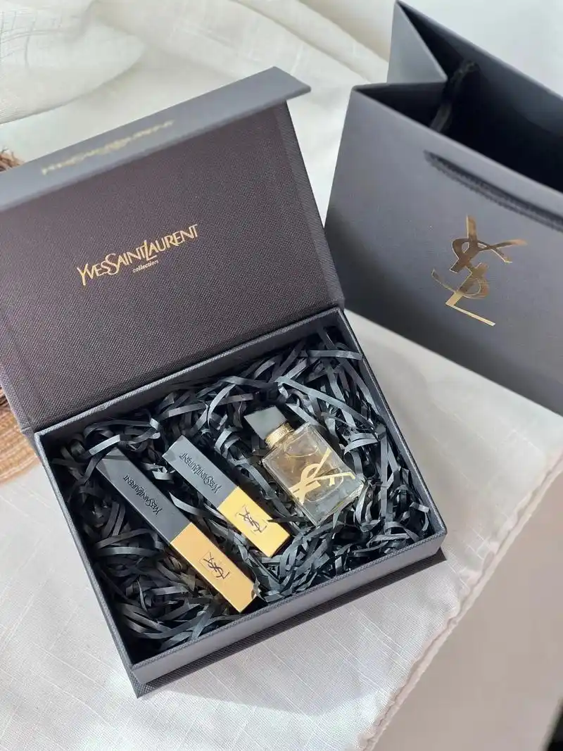 【ysl杨树林臻爱口红礼盒💝】 女孩子最心动的礼物