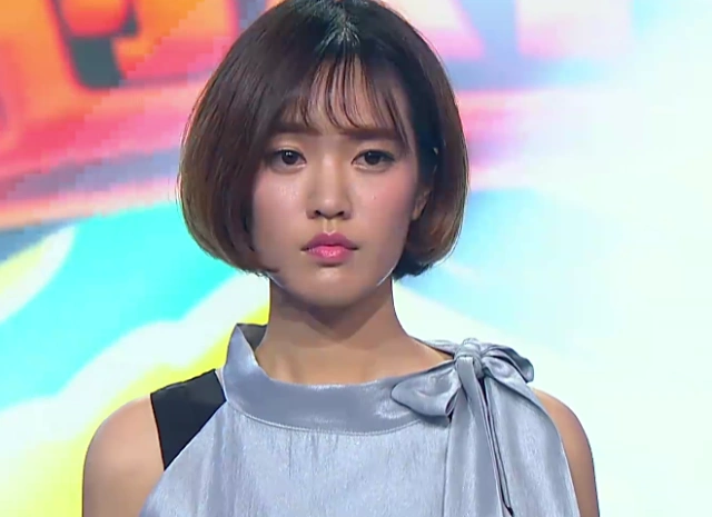 清华大学校花,放弃上亿家产参加选秀,如今因翻唱歌曲霸屏音乐榜