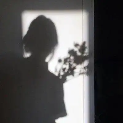 黑白背影头像女生侧脸 女生伤感的头像合集