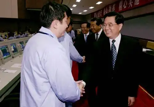 组图历届国家领导人关心载人航天事业