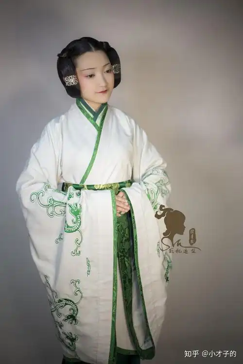 欣赏一顾倾人国汉代女子造型