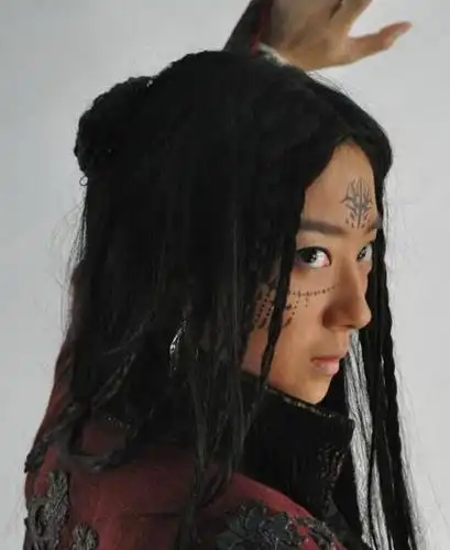 雷人古装造型,桂纶镁变黑妞,后裔成男版李慧珍!