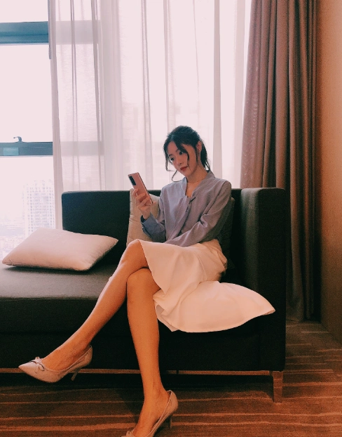 邓家佳这是给腿充值了当她踩地那刻这电棒腿太让人崩溃了