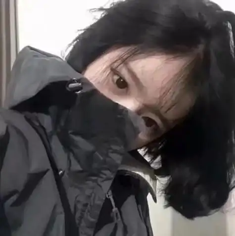 女生头像短发拿图点赞