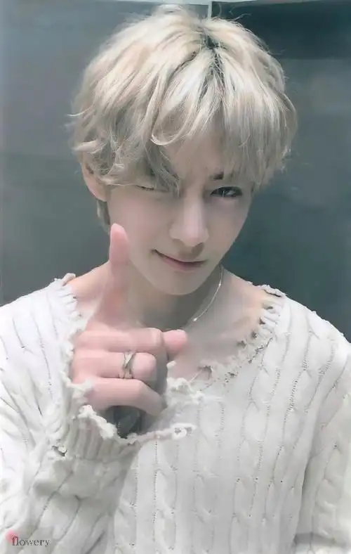 8volo特典汇总:金泰亨v_tae8超话金泰亨超话官方个人小相机账号93