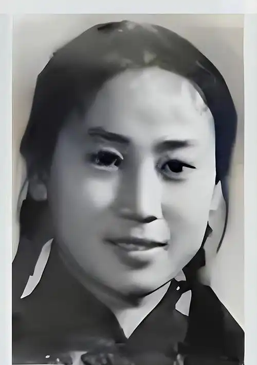 (黄汝萍)03张学津不肯书写,负责看守他的人会立刻抓起东西打他,也包括