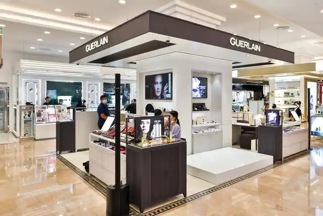 为什么蜜蜂备受奢侈品恩宠?我们跟回武汉的袁弘聊了聊