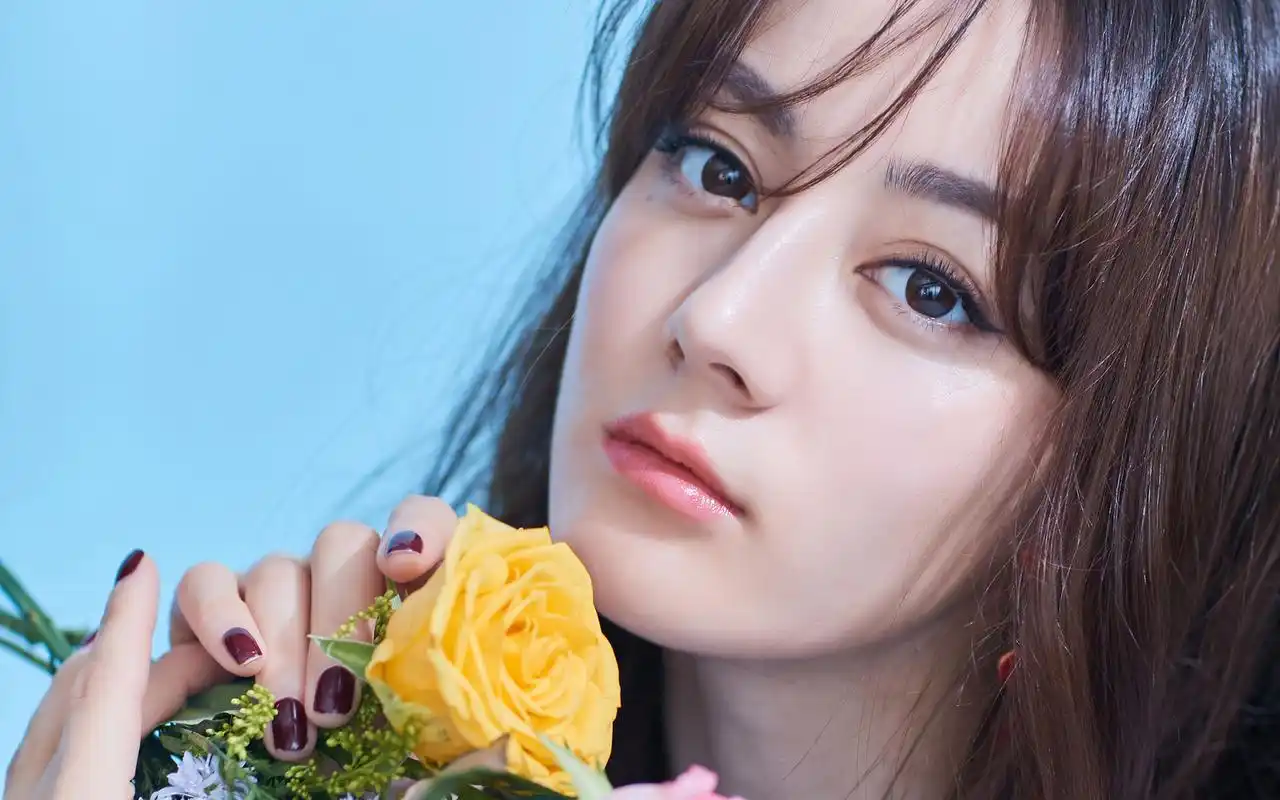 迪丽热巴清新灵动写真桌面壁纸高清大图预览1920x1200_大陆明星下载