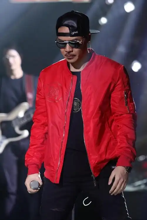 李秋泽实力助阵谭维维尽显嘻哈魅力