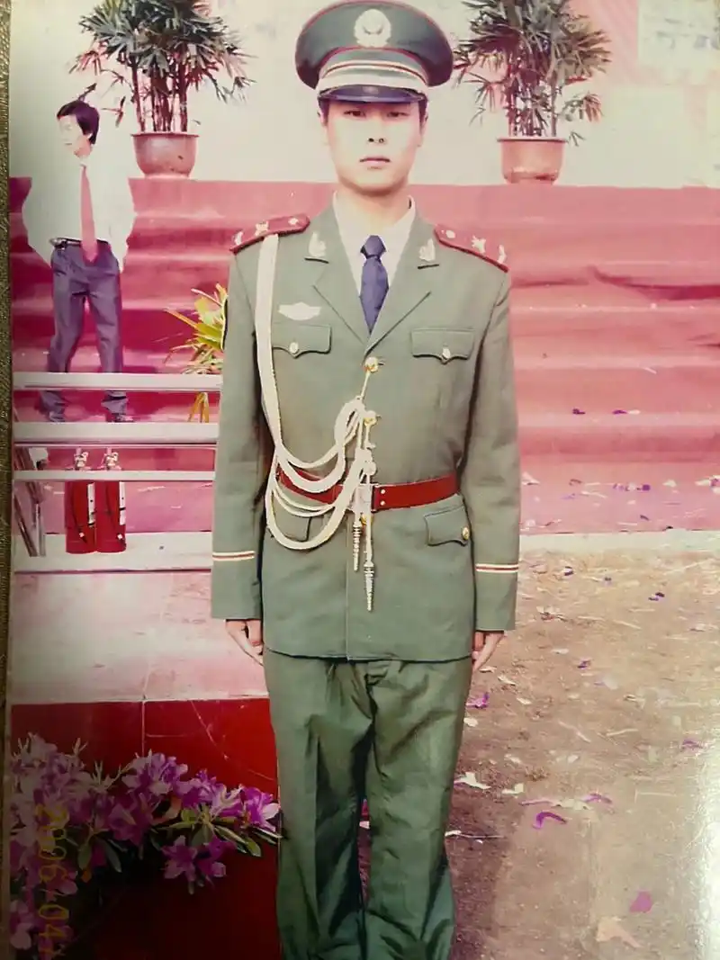 2004年河南南阳武警!向战友致敬!怀念军旅生涯! - 抖音