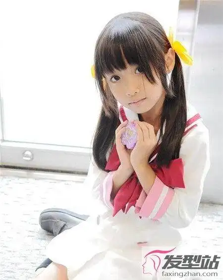 小孩头发怎么扎好看 双马尾扎发活泼讨喜_发型站_最新流行发型设计