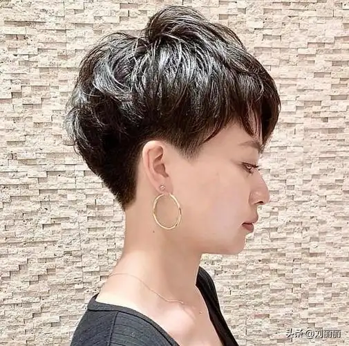 立体层次,波波头,狼尾,锁骨烫,你的发型选对了吗