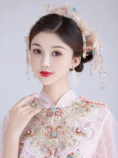 的花朵水晶头饰甜甜的古装小美女一枚[樱花r][星r][星r][星r]新娘跟妆