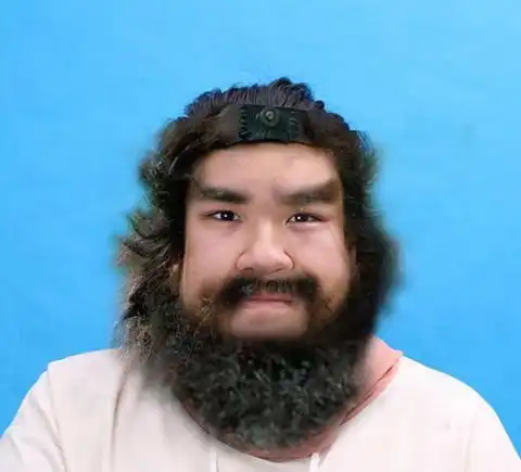 搞笑p图:妹子,不要以为拿两根火腿肠就能糊弄群众的眼睛!_网易订阅