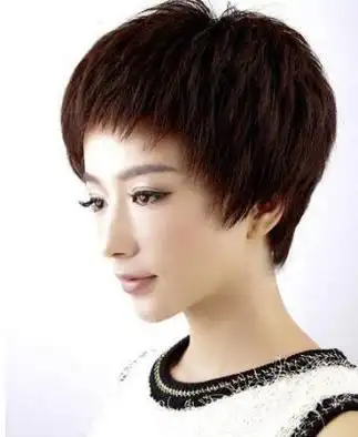 很适合学生妹纸,尤其是夏天的时候梳这种短发碎发发型会给人一种很