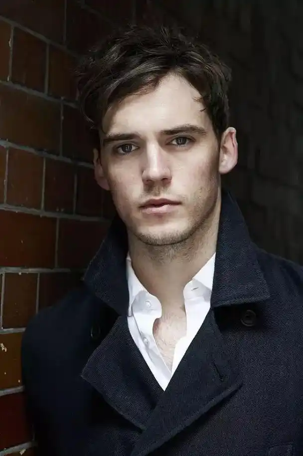 36岁的英国男演员 sam claflin 竟成了胡渣大叔,保鲜能力不强?