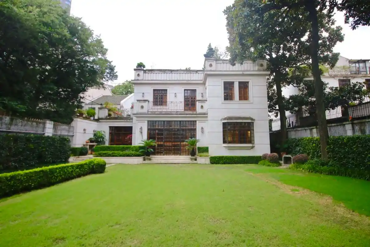 华山路花园洋房|450平3层|出租22万.【华山路园花洋房| - 抖音