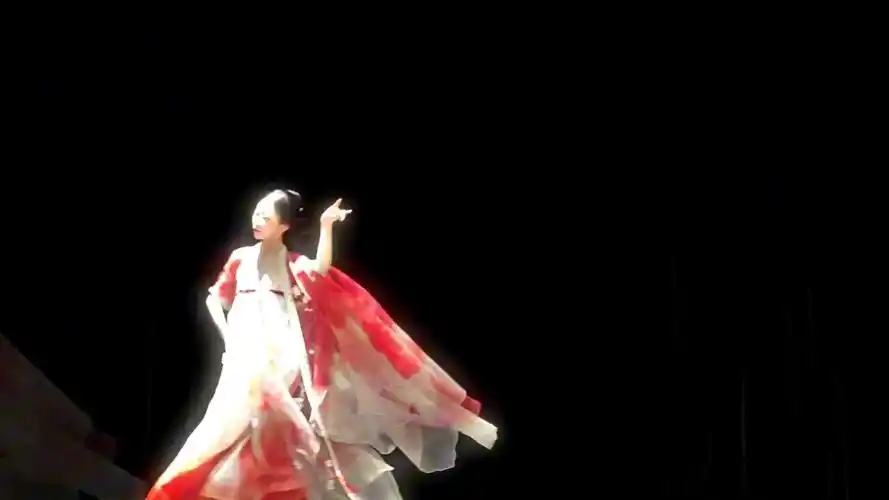 "我见烈焰,起于孤山" #古典舞 #汉服 #古风舞蹈 #氛围感 #一念关山