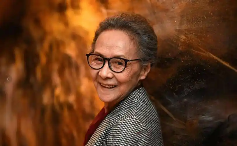 看了70岁赵雅芝的生图近照,才知道中老年人不扮嫩也可以很优雅_气质