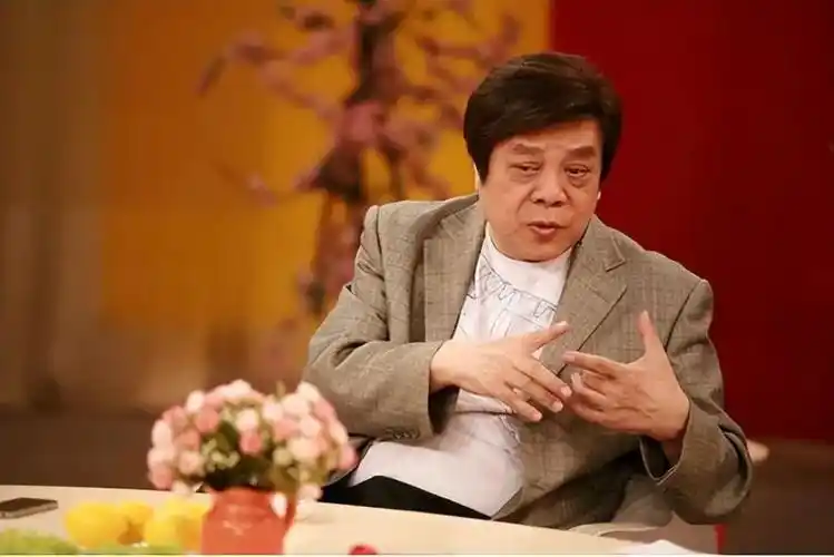 主持人赵忠祥离世前把5亿遗产托付给倪萍妻子的坚持让人泪目