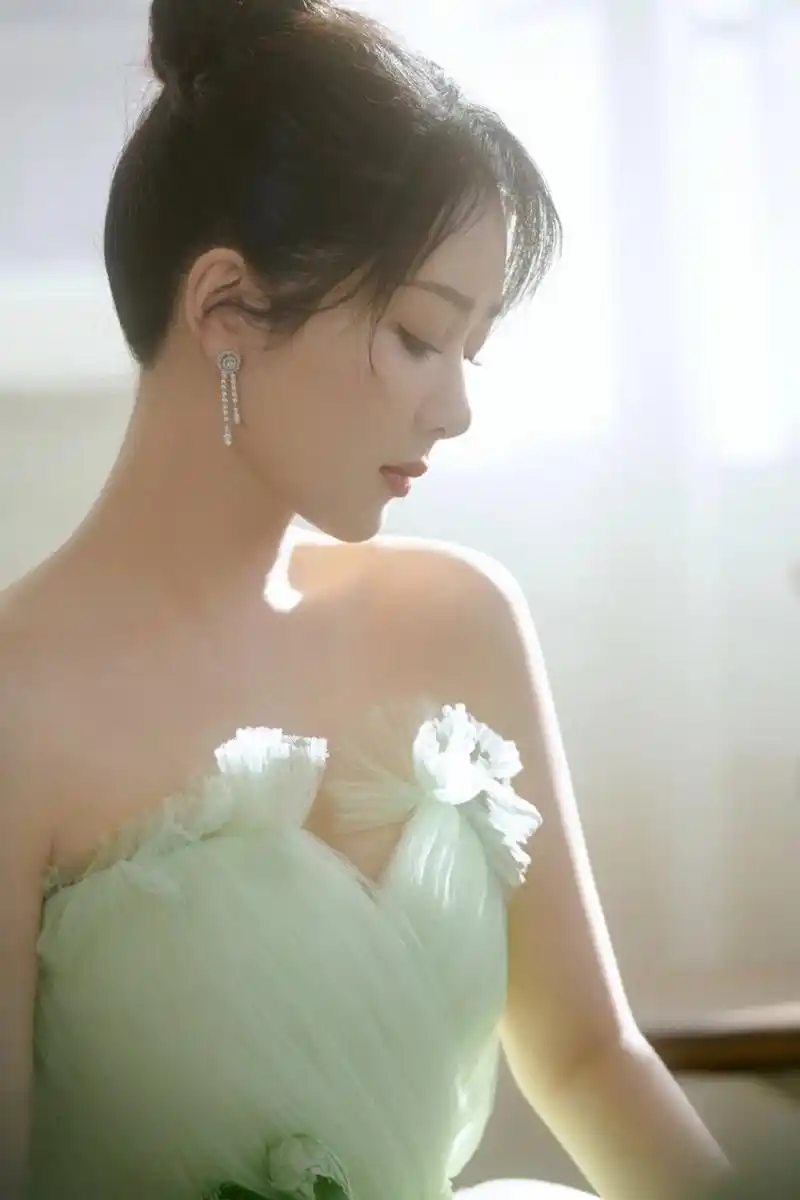 杨紫高清壁纸头像无水印