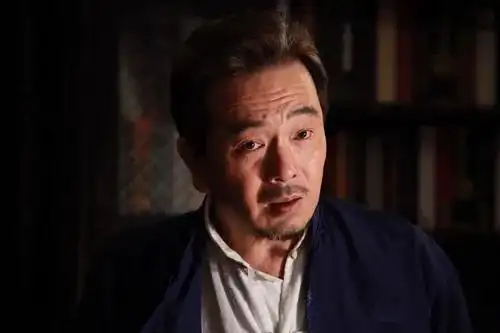 64岁老戏骨张晨光直播卖货被骂哭,被批晚节不保:"为了钱,脸都不要了?