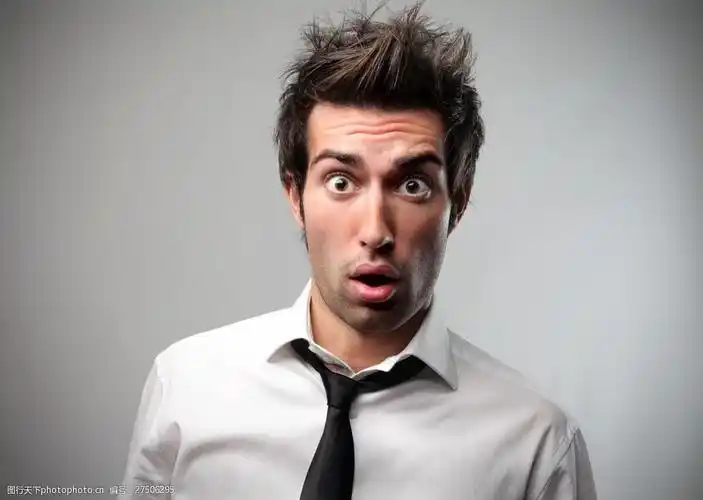 惊讶表情的外国男性面部图片