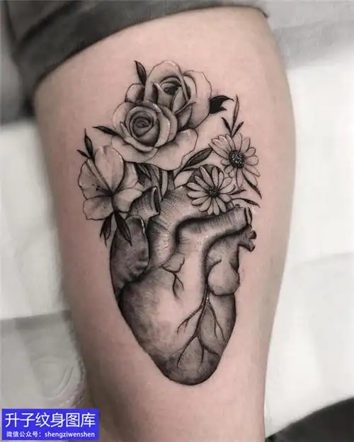 小腿外侧黑灰心脏纹身图案