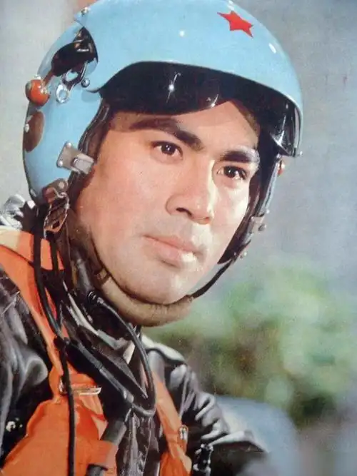 朱时茂八十年代军装照帅到极致,和唐国强是同乡,跟张铁林是同学