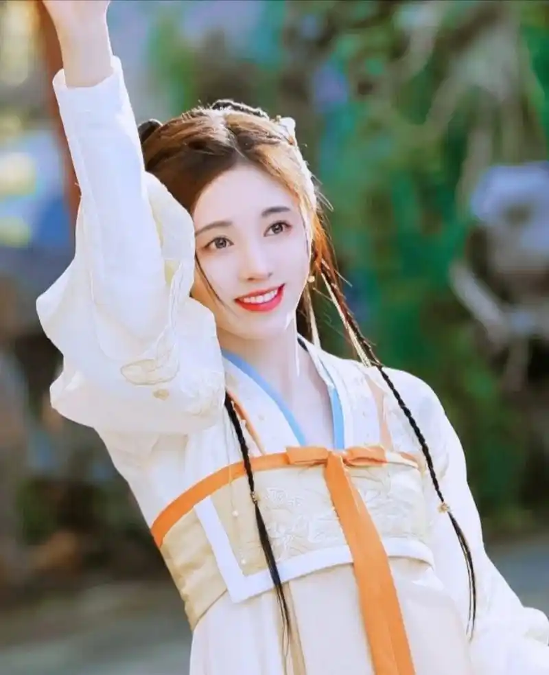 来看看鞠婧祎古装图片吧! 《如意芳霏》傅容(鞠婧祎)