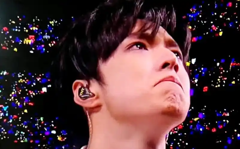 【刘耀文】小丸哭到蹲下来擦眼泪!麻麻狠狠陪哭一个!