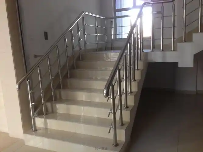 不锈钢楼梯扶手什么样的好