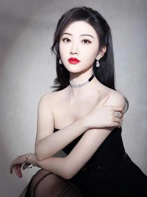 hi黑猫姐 的想法: 景甜的长相有当下时代流行趋势和复古感兼… - 知乎