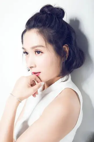 杨恭如初秋休闲写真笑容迷人