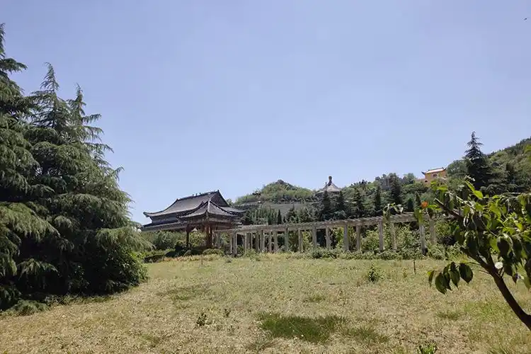 燕赵龙凤陵园价格怎么样有龙凤山公墓官网电话吗