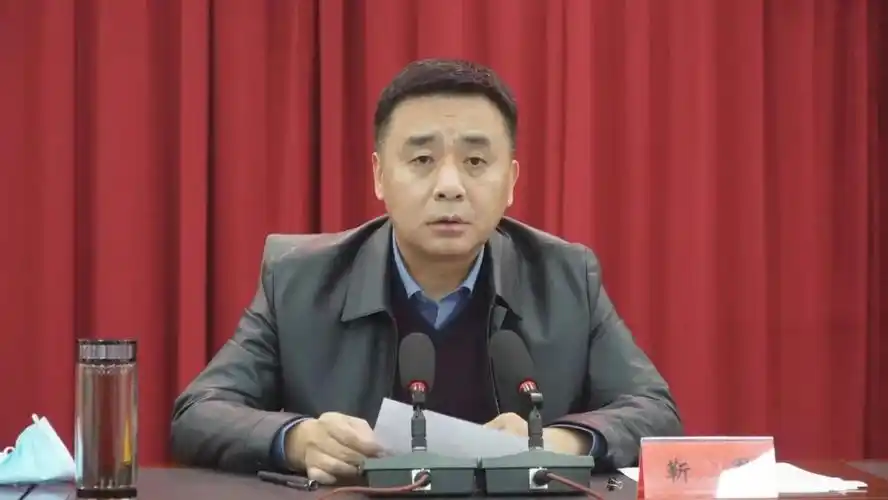 靳军到温塘镇宣讲党的十九届六中全会精神