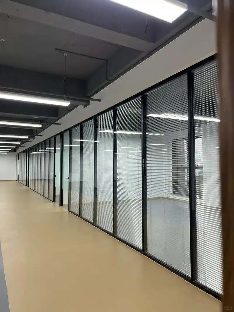 双玻百叶隔断  在办 - 抖音