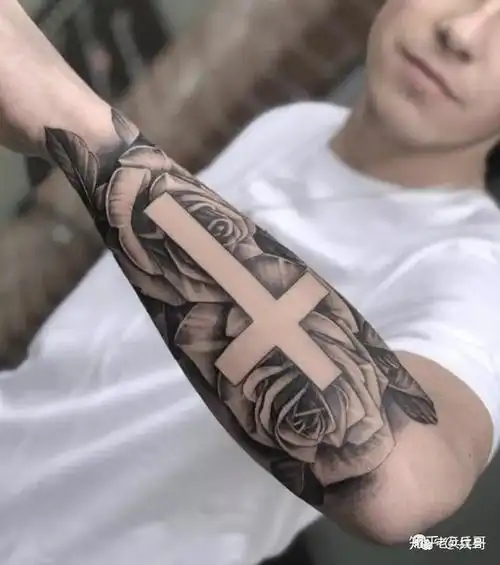 纹身素材十字架纹身图案