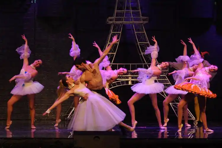 给力红磨坊--梦幻夜巴黎---惊艳康康舞