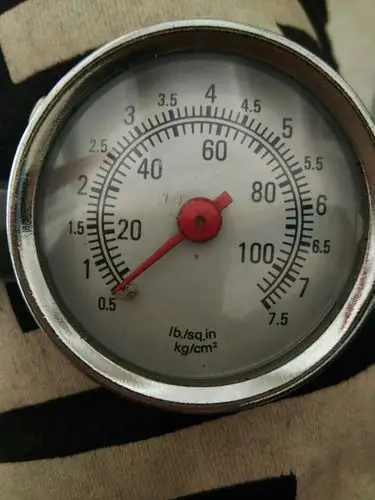 要是加2.5斤的气压,是看里面还是外面.