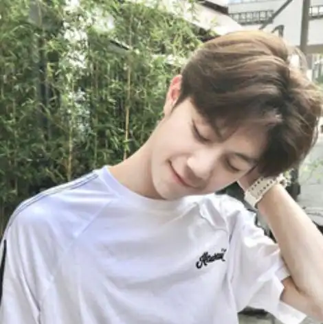 男生中分发型如何打理 帅气男生中分发型图片大全